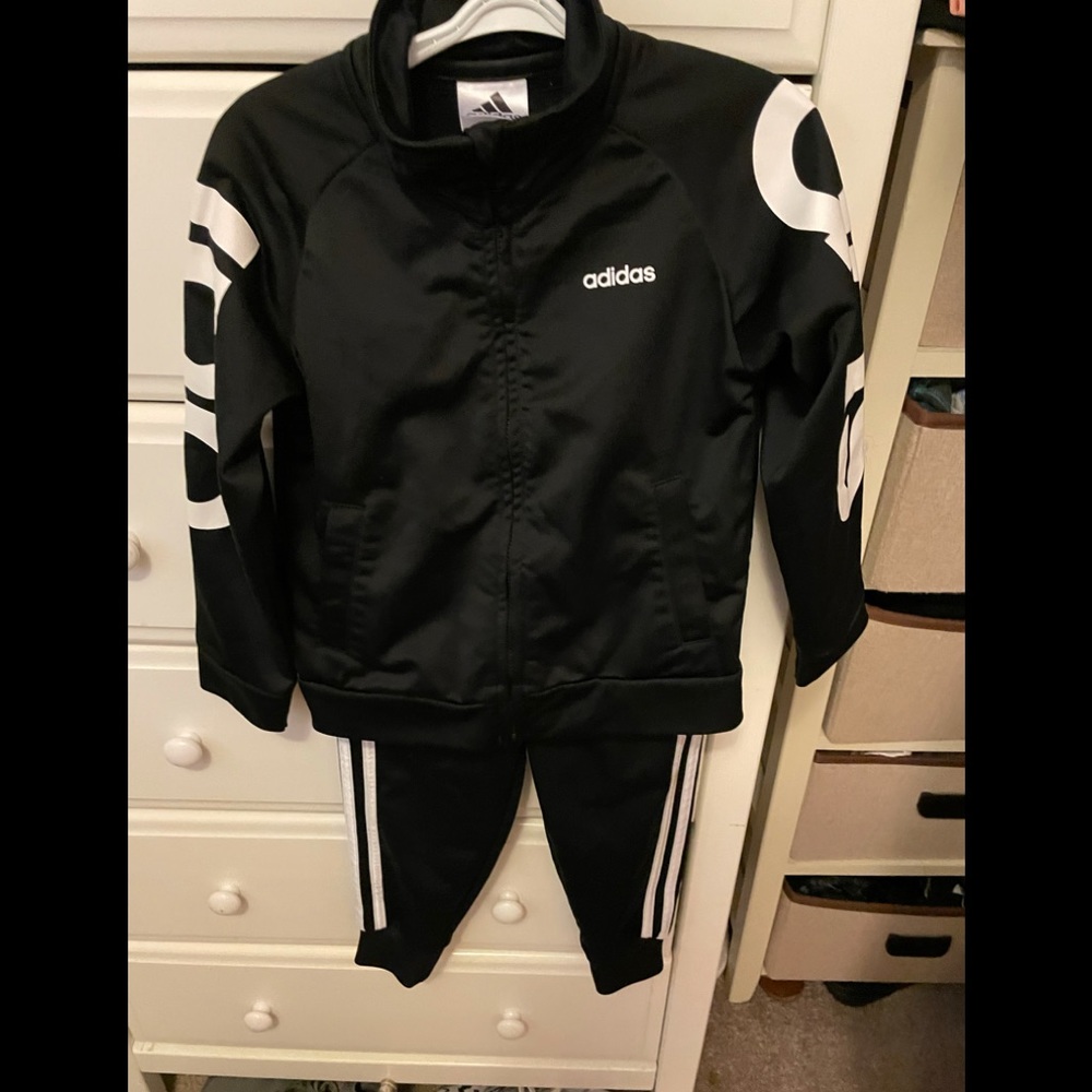 Size 4t. Toddler Adidas track suit.